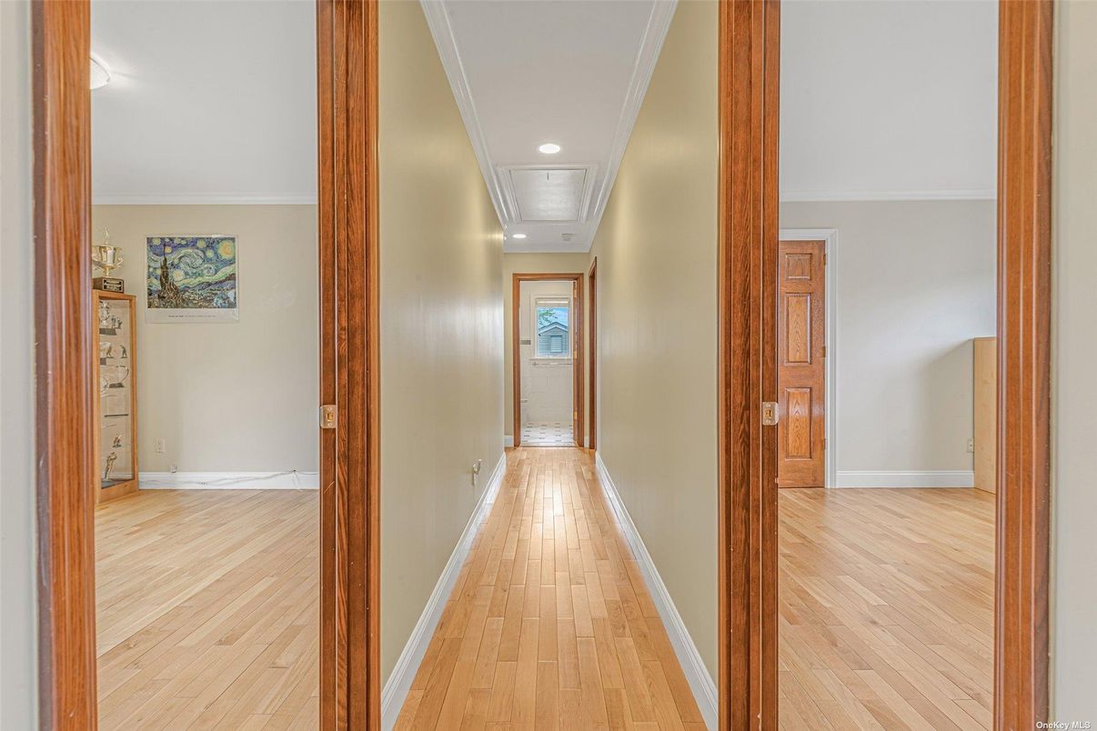 Interior, Recessed Lighting, Wood Texture Flooring