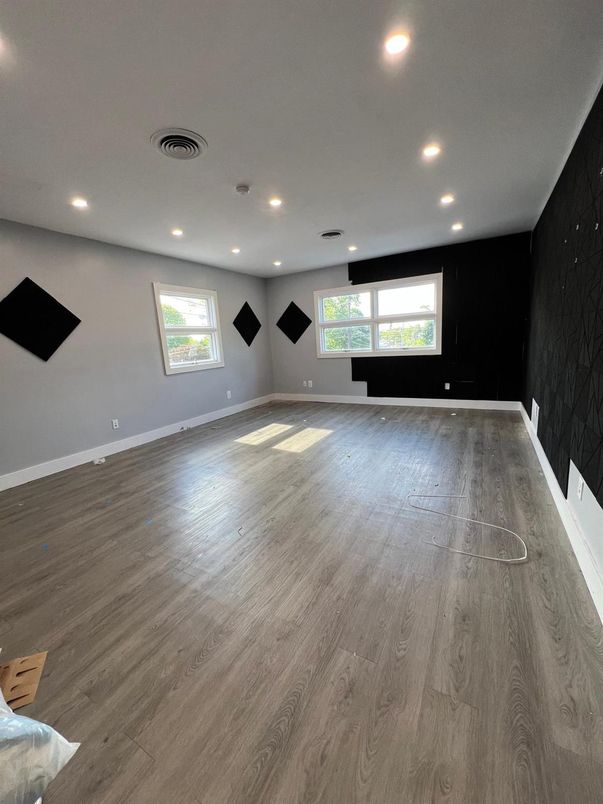 Empty room, Interior, Recessed Lighting, Wood Texture Flooring
