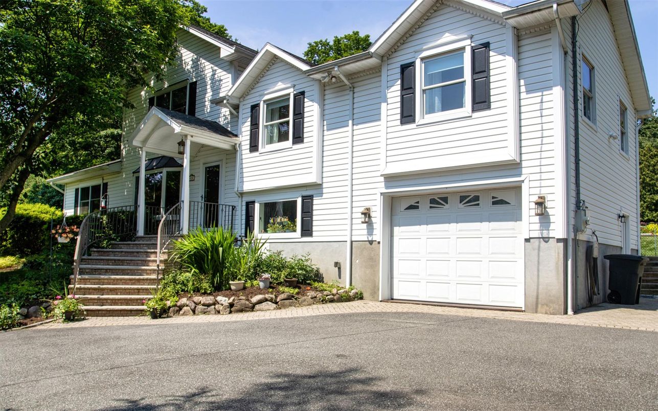 Attached, Exterior, Facade, Rowhouse