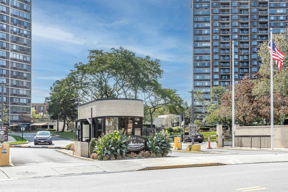 Exterior, Facade, Highrise