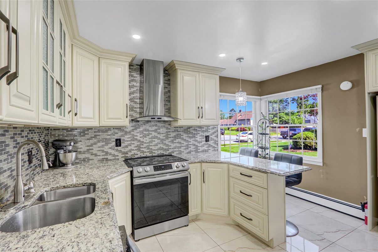 Interior, Kitchen, Pendant Lights, Recessed Lighting, Stainless Steel Appliances
