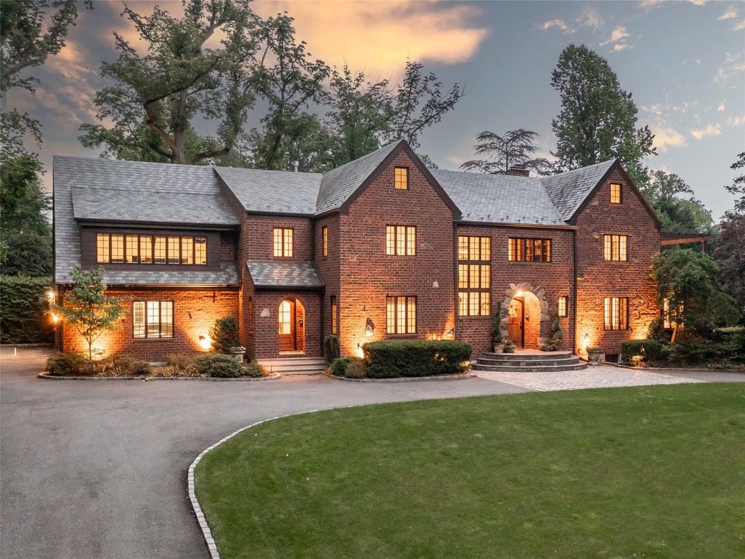 Backyard, Exterior, Facade, Brick Facade, Brick Traditional