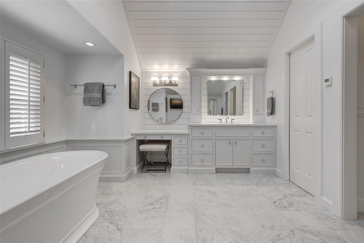 Bathroom, Dual Sink Vanities, Free Standing Baths, Interior, Marble, Recessed Lighting