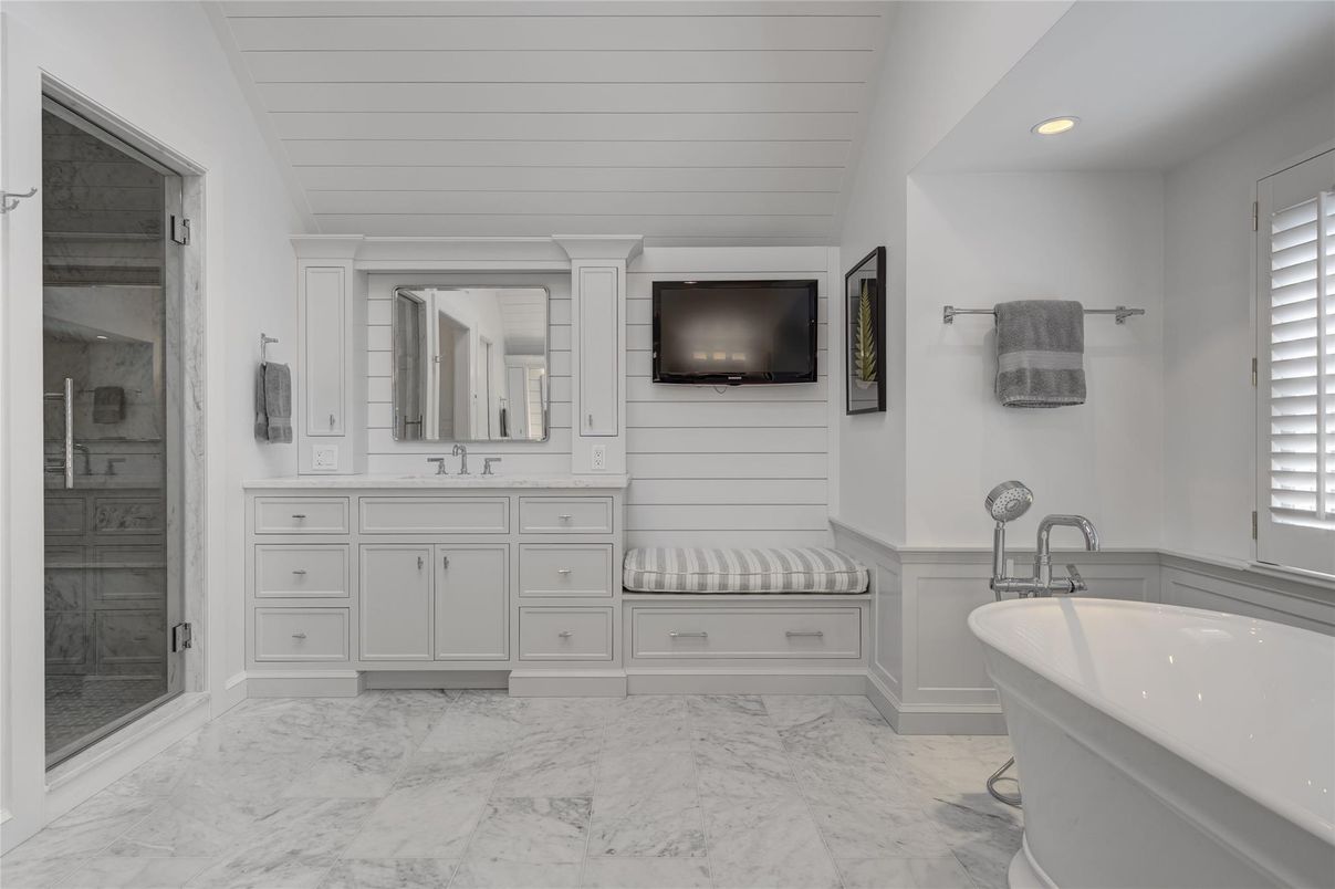 Bathroom, Dual Sink Vanities, Free Standing Baths, Interior, Marble, Recessed Lighting
