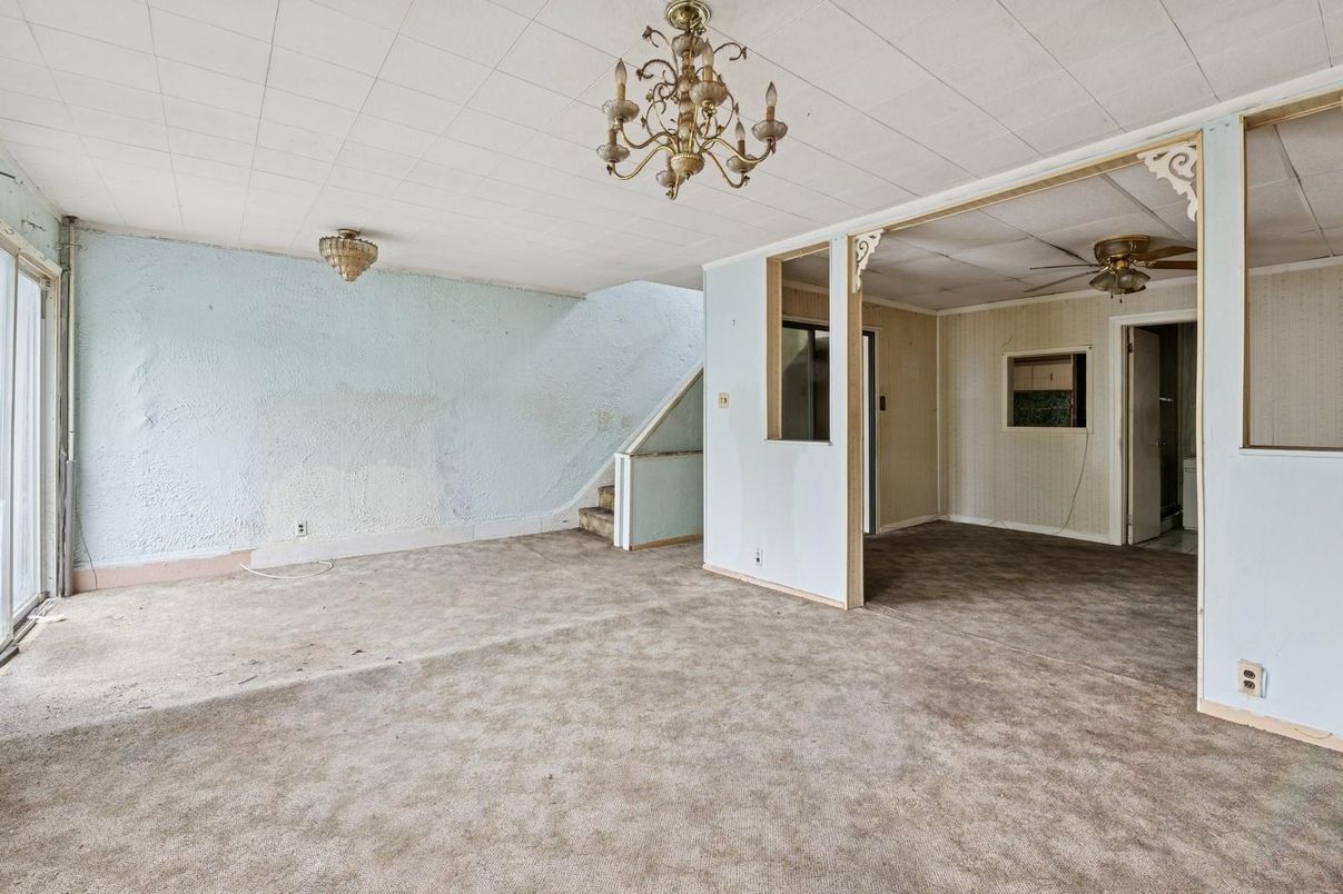Chandelier, Empty room, Interior