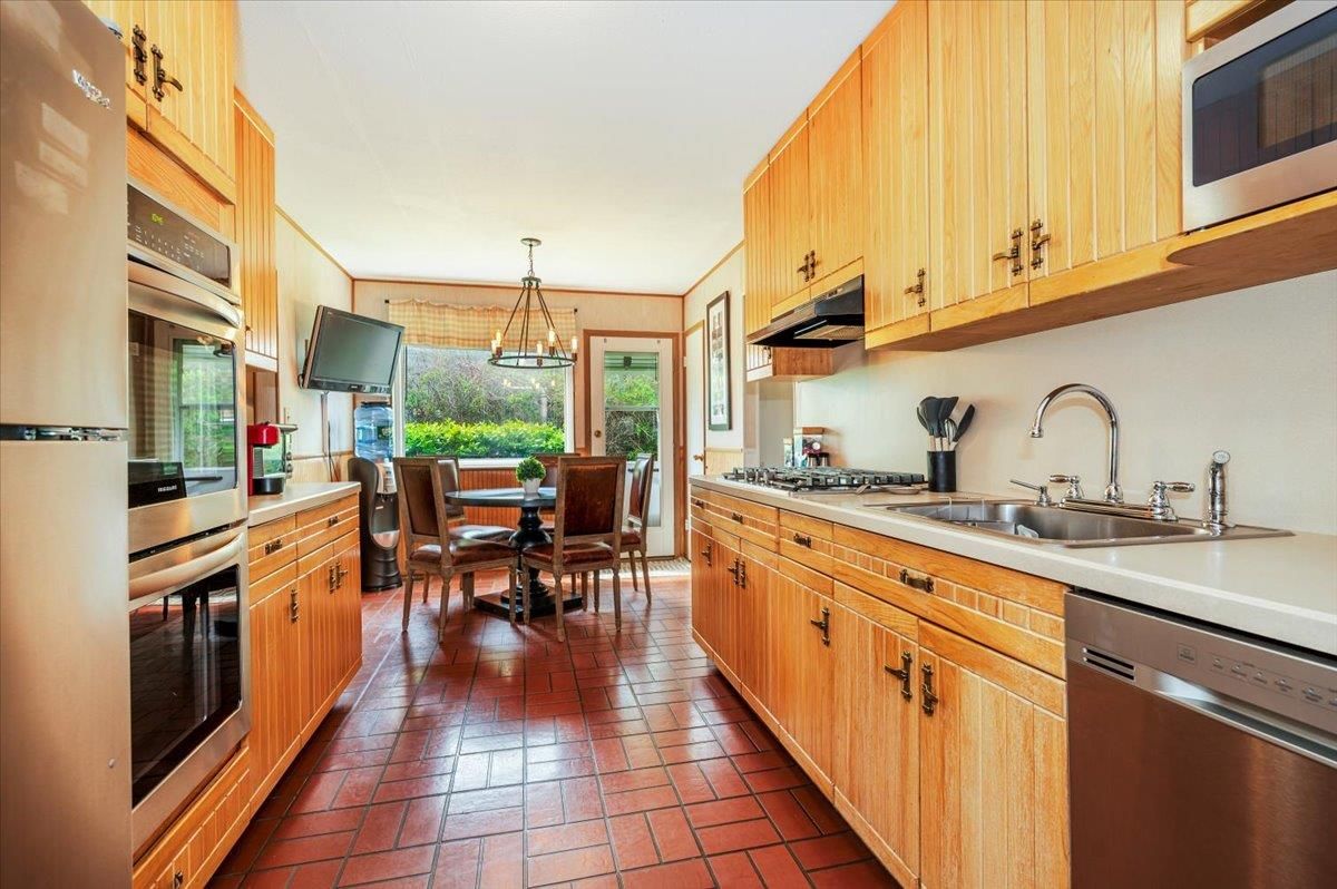 Dining room, Interior, Kitchen, Pendant Lights, Stainless Steel Appliances