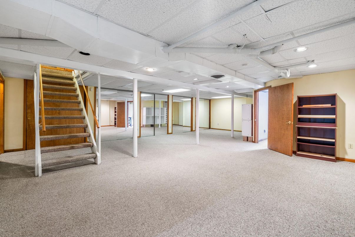 Empty room, Interior, Recessed Lighting