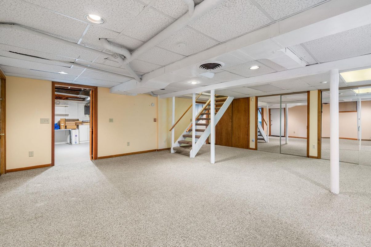 Empty room, Interior, Recessed Lighting