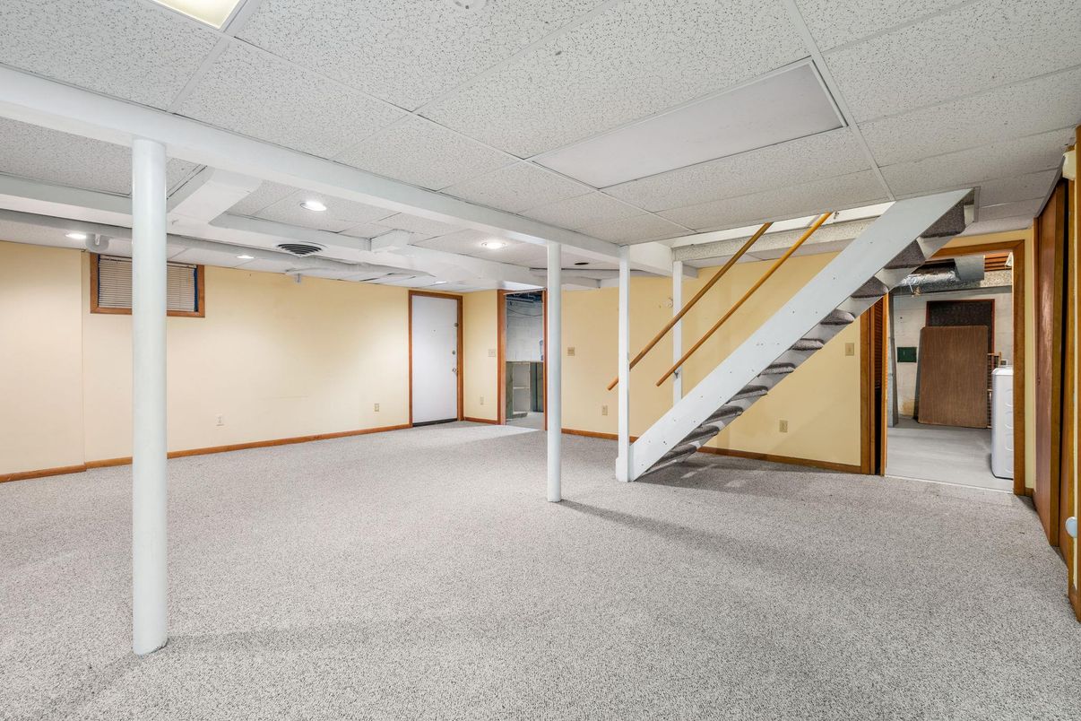 Empty room, Interior, Recessed Lighting