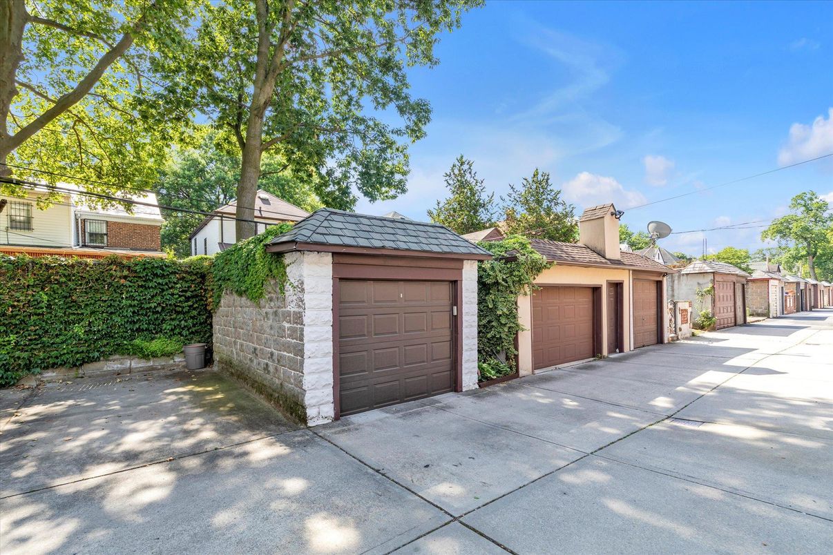 Detached Garage, Exterior
