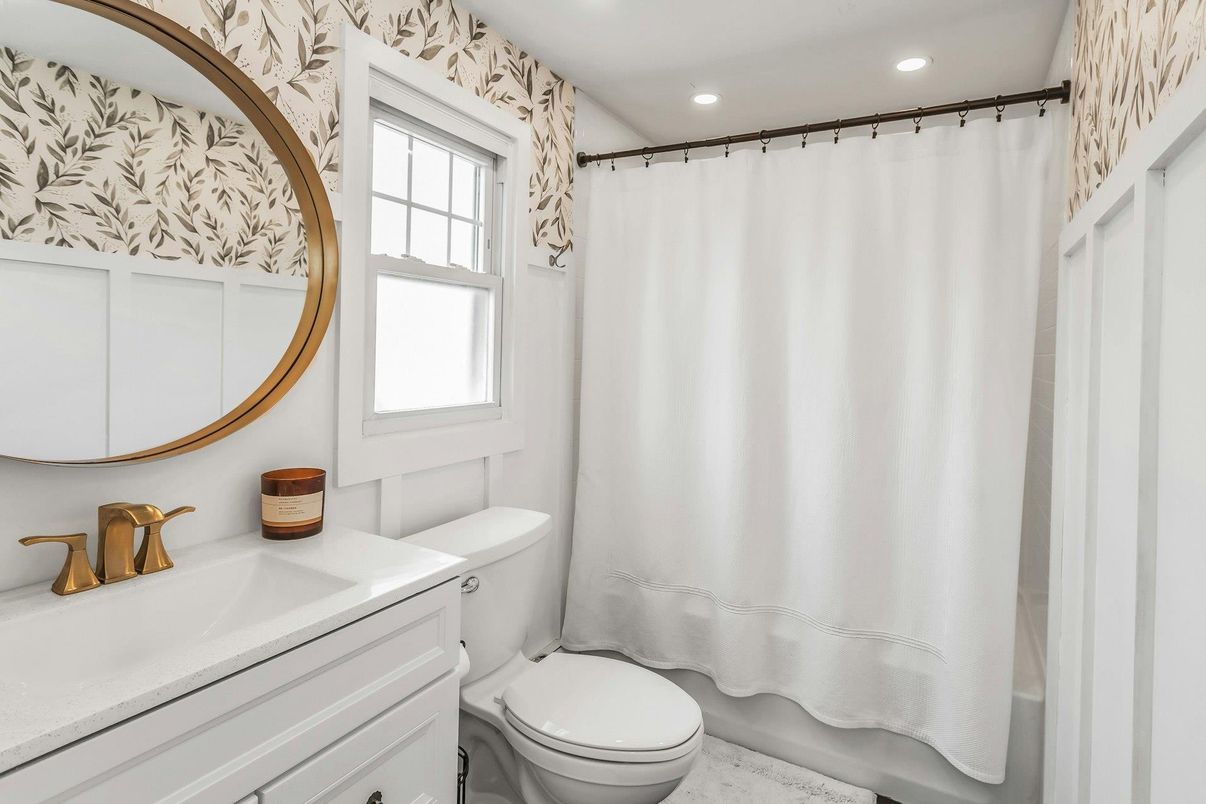 Bathroom, Interior, Recessed Lighting
