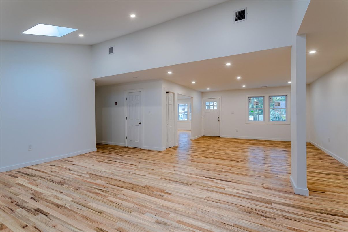 Empty room, Interior, Recessed Lighting, Wood Texture Flooring