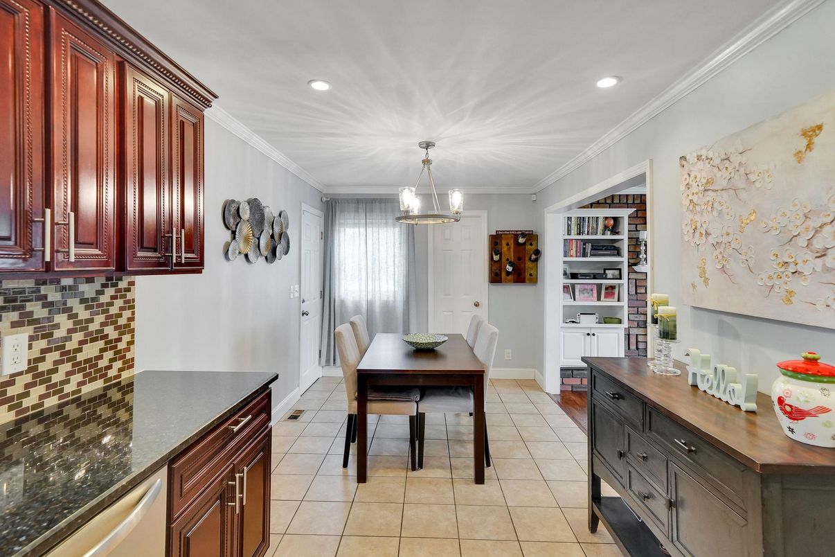 Dining room, Interior, Pendant Lights, Recessed Lighting