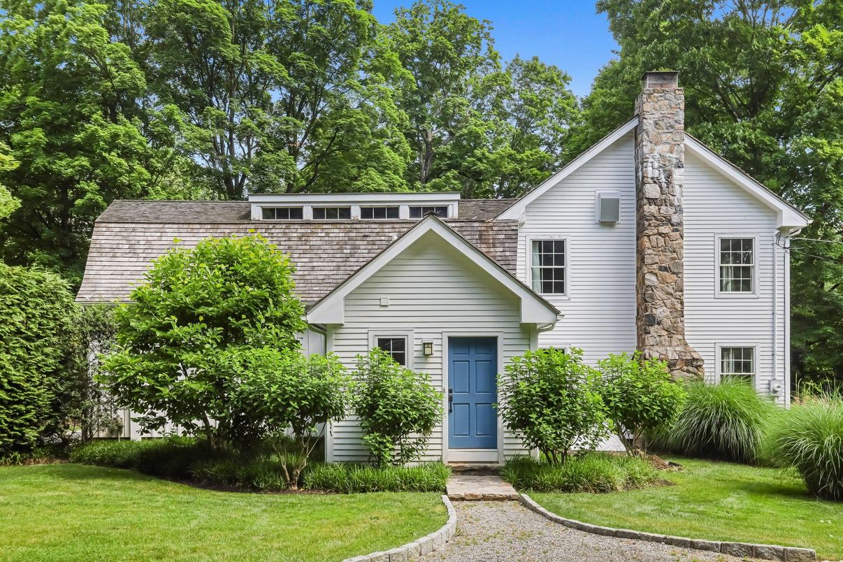 Exterior, Facade, Farmhouse