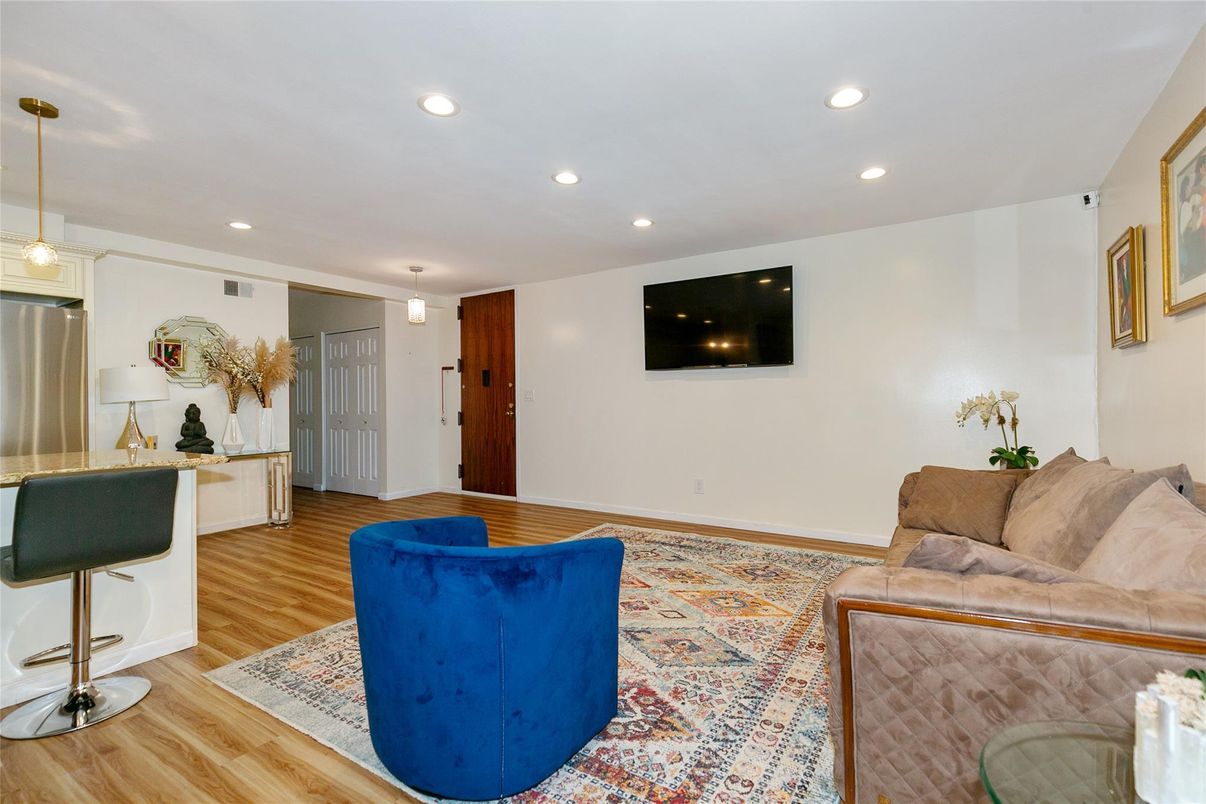 Interior, Kitchen, Living room, Pendant Lights, Recessed Lighting, Stainless Steel Appliances, Wood Texture Flooring