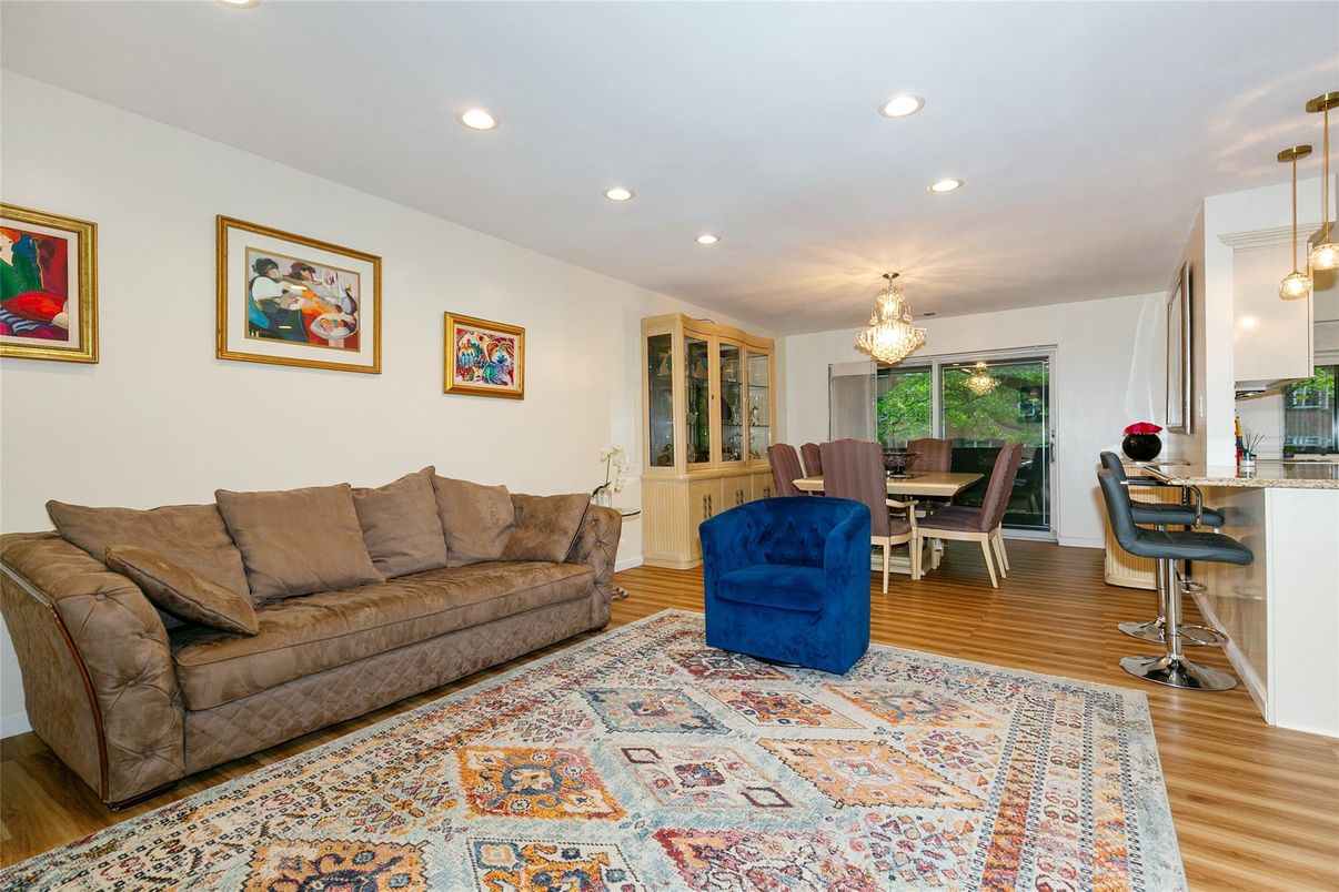 Chandelier, Dining room, Interior, Living room, Pendant Lights, Recessed Lighting, Wood Texture Flooring