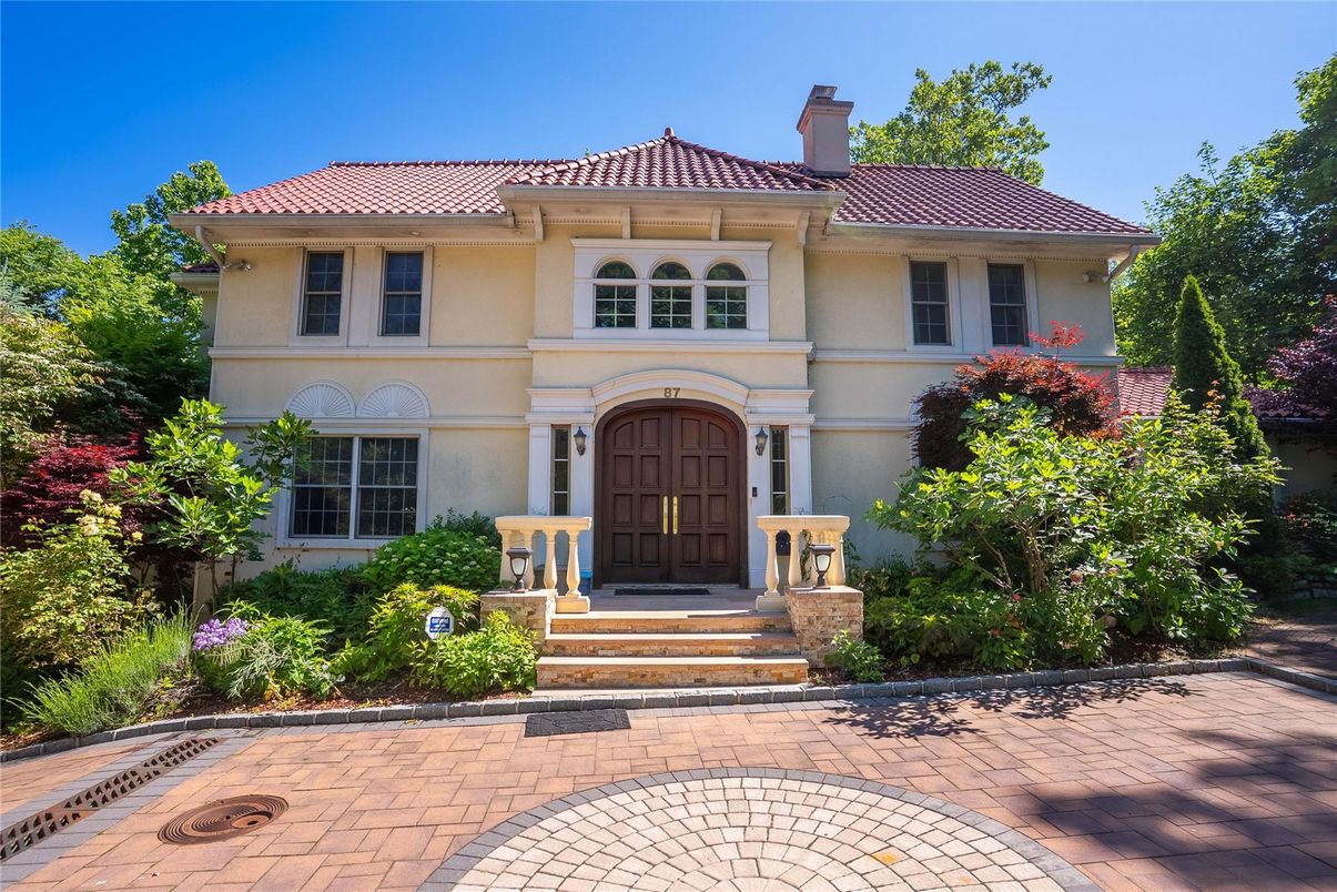 Exterior, Facade, Mediterranean