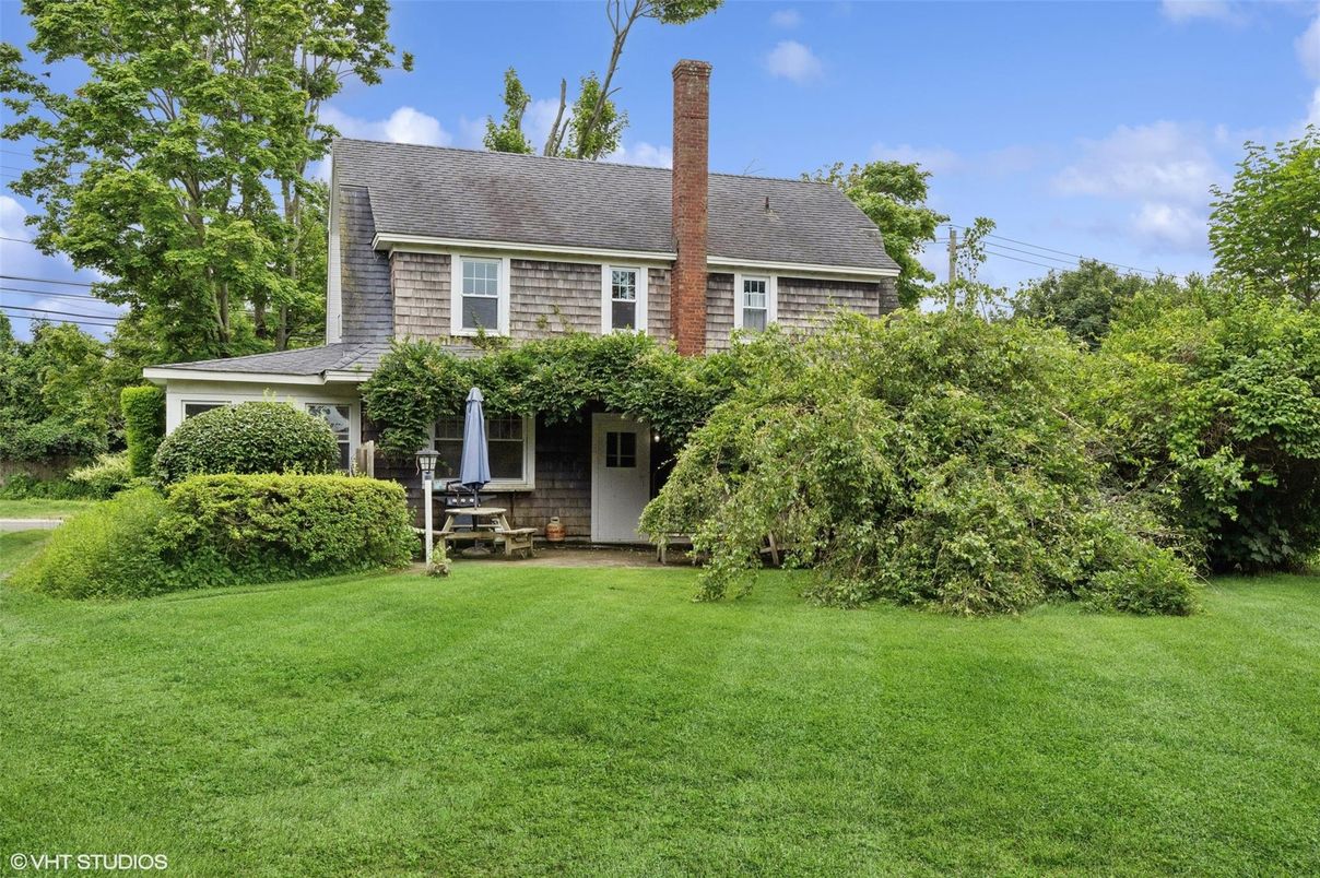 Backyard, Exterior, Facade, Brick Facade, Cape Cod