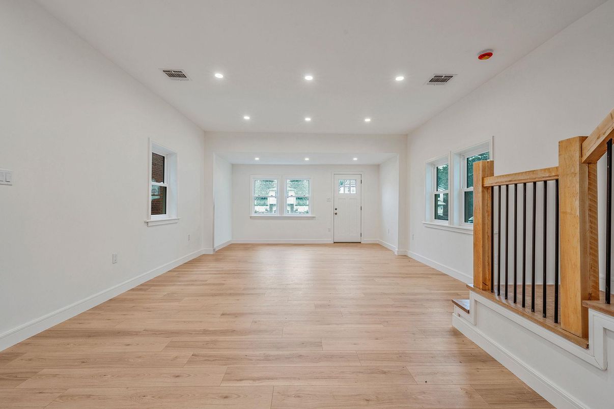Empty room, Interior, Recessed Lighting, Wood Texture Flooring