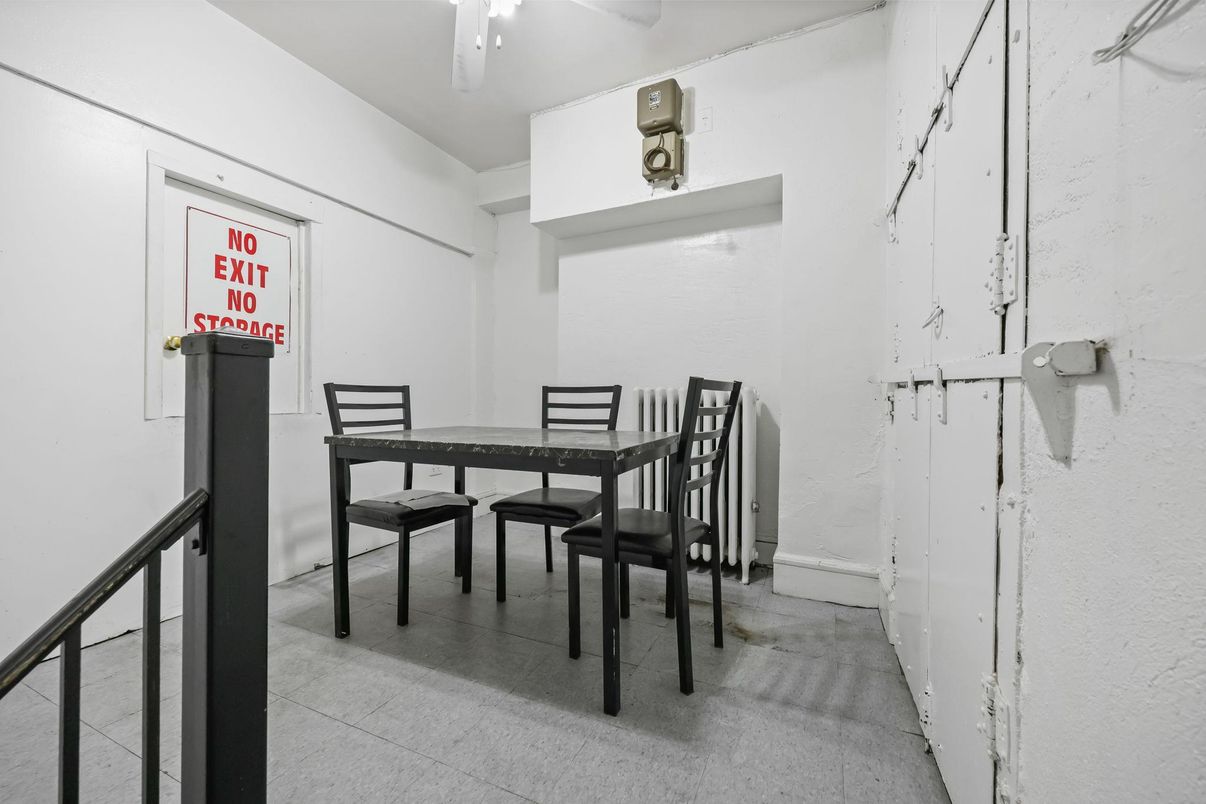 Dining room, Interior