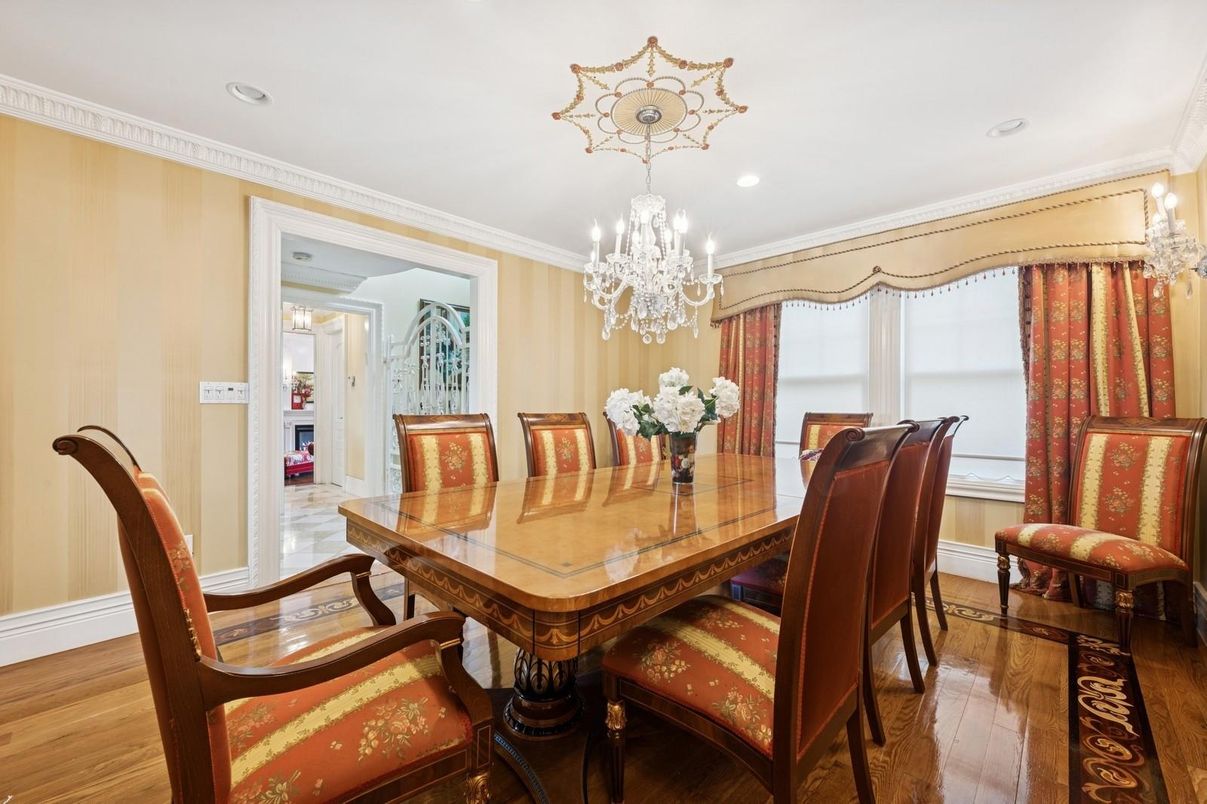 Chandelier, Dining room, Interior, Recessed Lighting, Wood Texture Flooring
