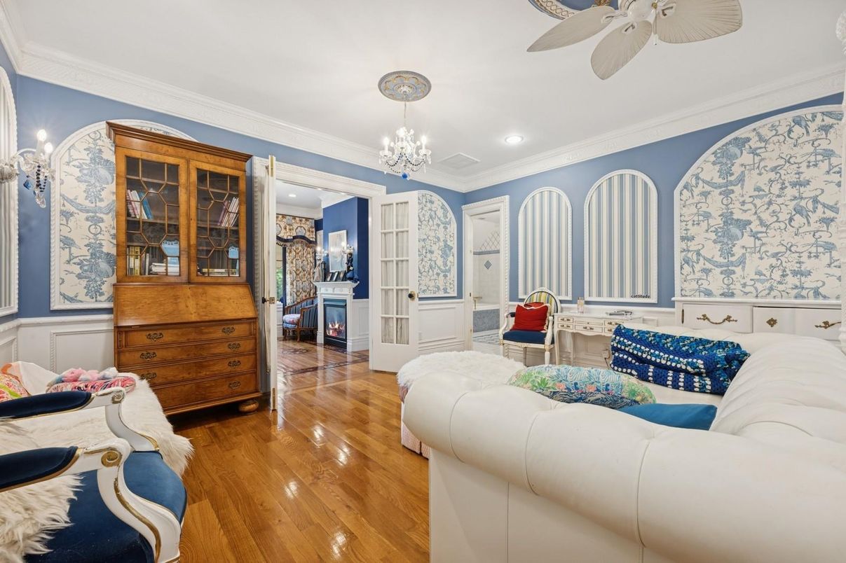 Chandelier, Interior, Living room, Recessed Lighting, Wood Texture Flooring