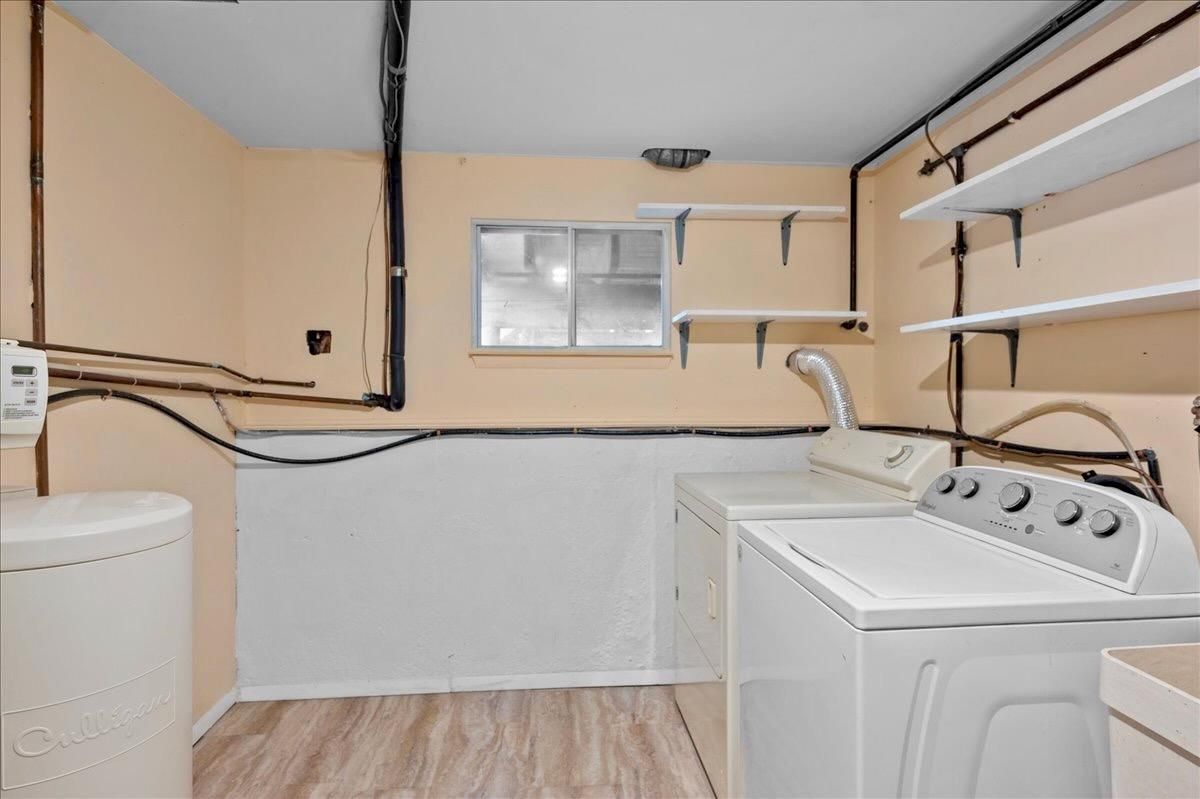 Interior, Washer, Wood Texture Flooring