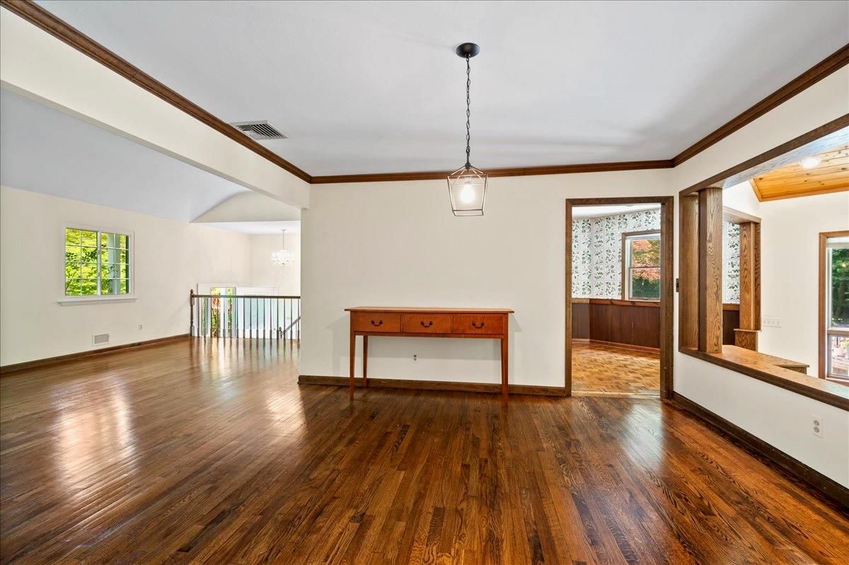 Empty room, Interior, Pendant Lights, Wood Texture Flooring