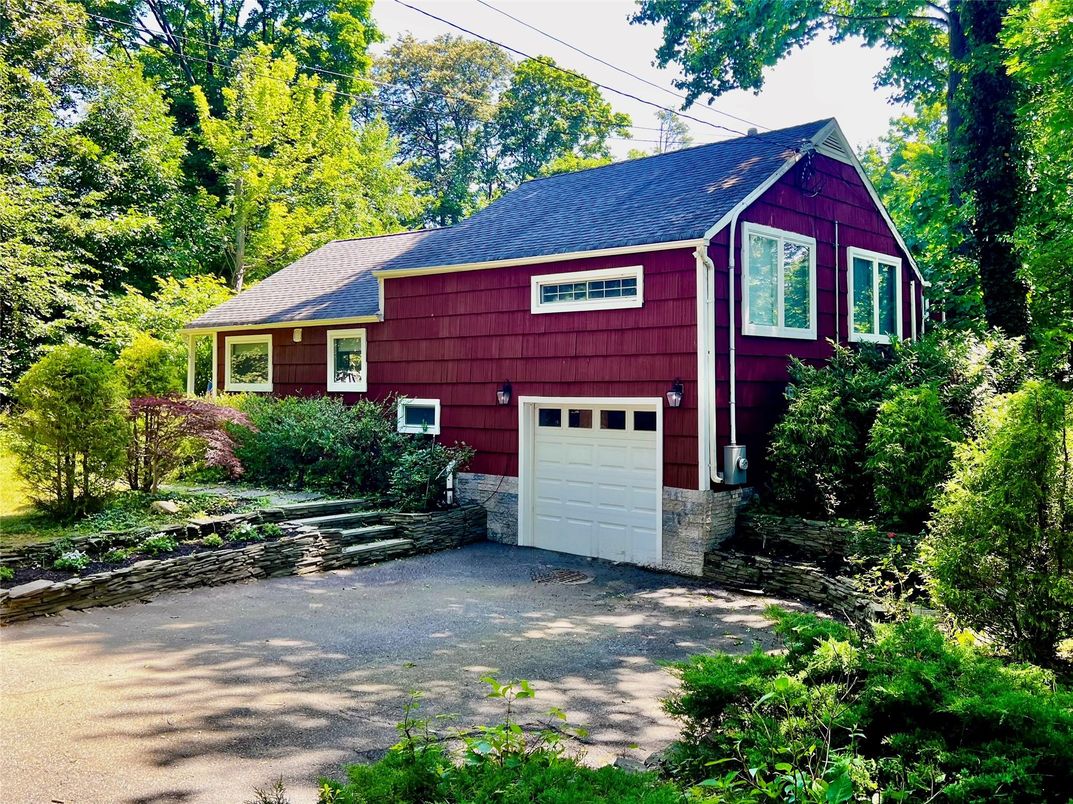 Attached, Exterior, Facade, Cape Cod