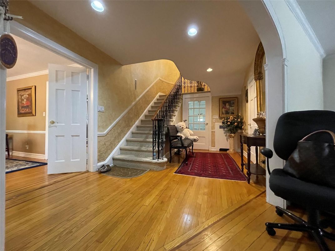 Interior, Recessed Lighting, Wood Texture Flooring