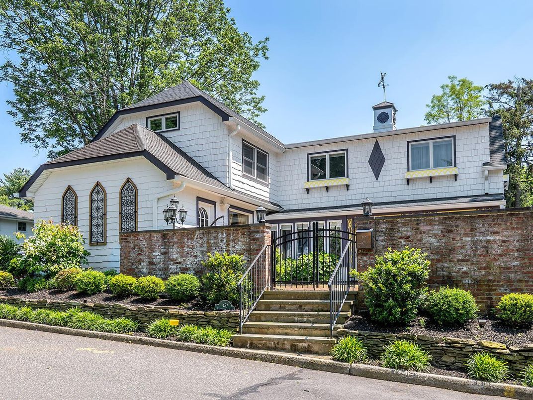 Exterior, Facade, Brick Facade, Farmhouse