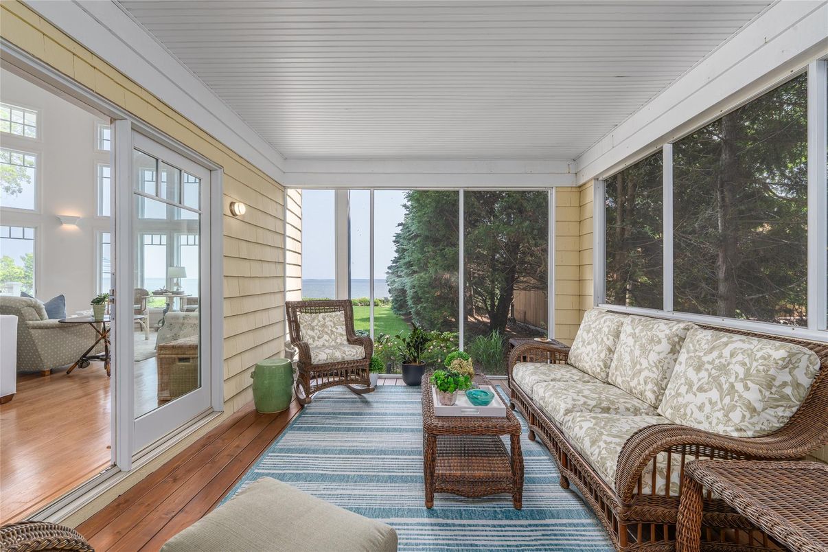 Interior, Living room, Sun Room, Water, Wood Texture Flooring