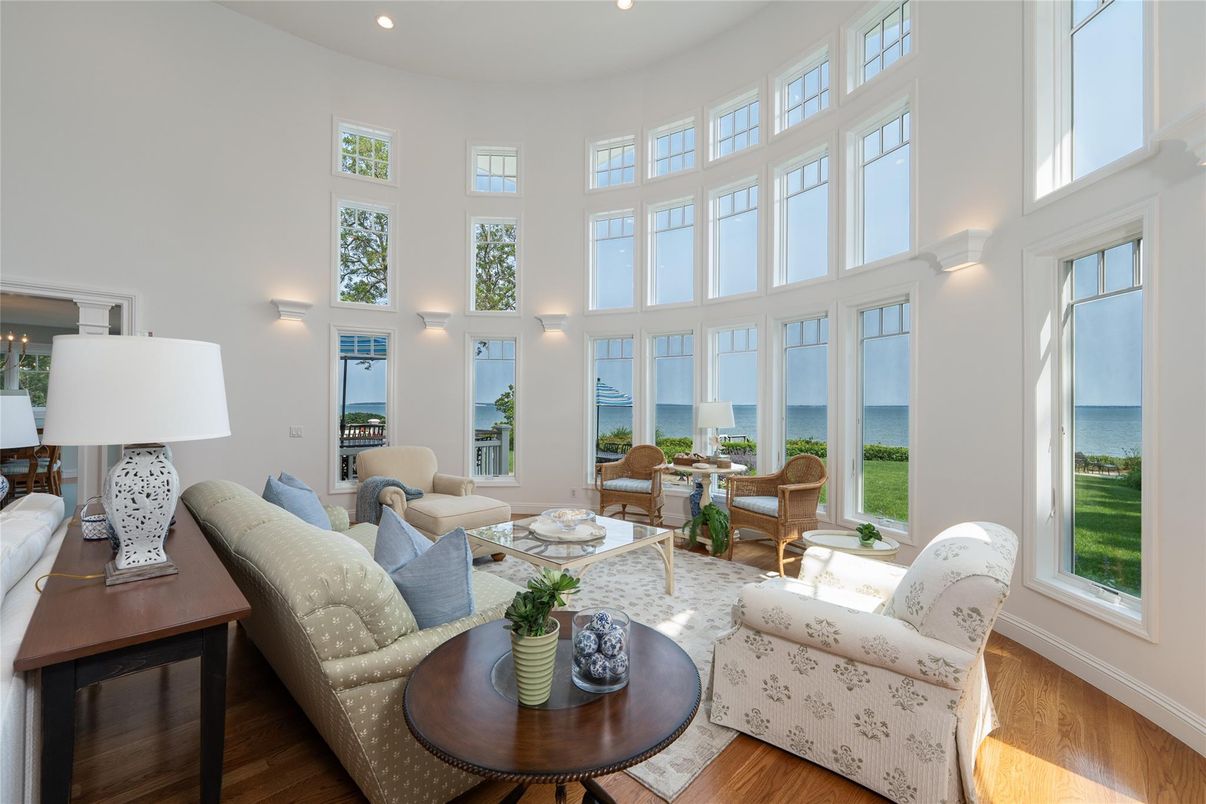 Interior, Living room, Recessed Lighting, Water, Wood Texture Flooring