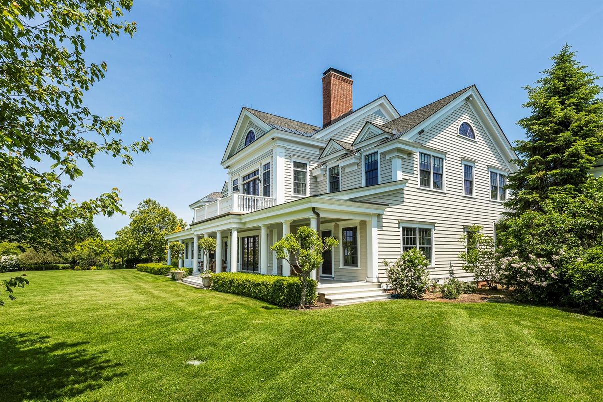 Backyard, Exterior, Facade, Queen Anne Victorian