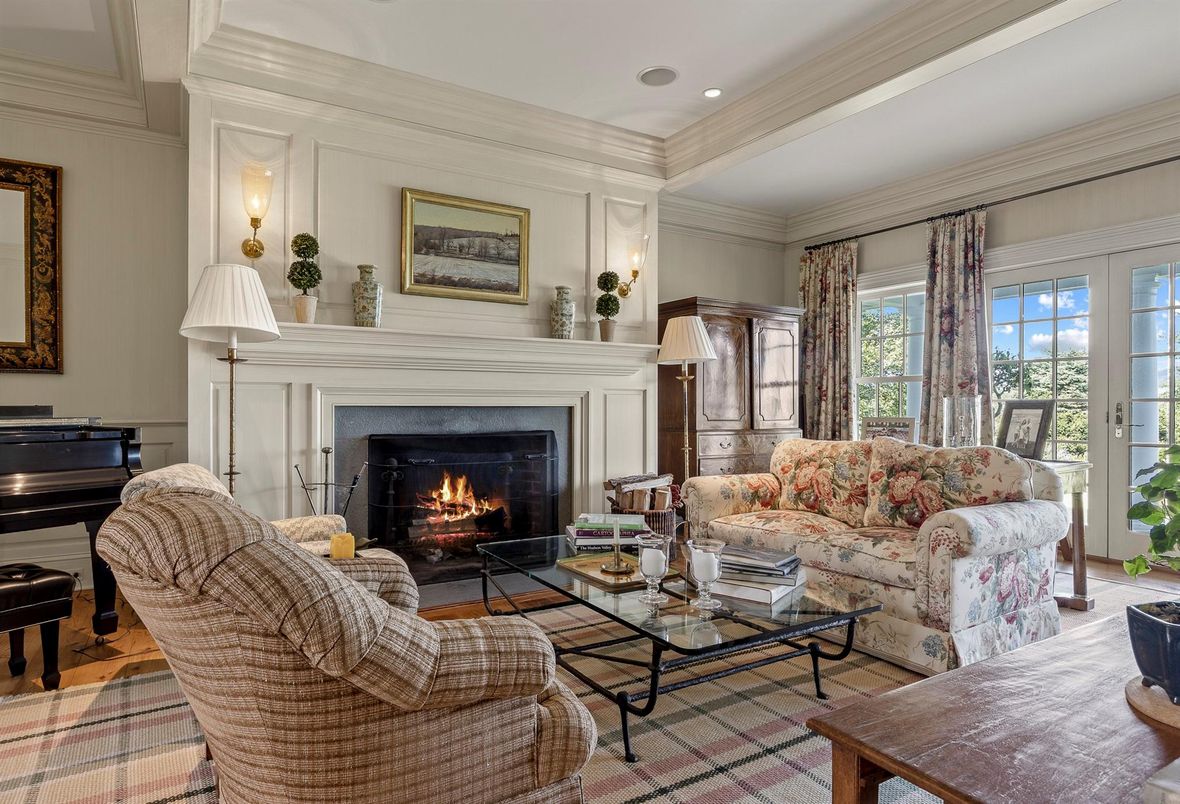 Fireplace, Interior, Living room, Piano, Recessed Lighting, Wood Texture Flooring