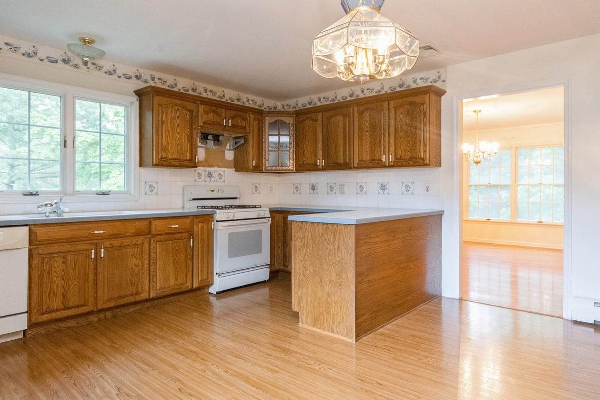 Chandelier, Interior, Kitchen, Wood Texture Flooring