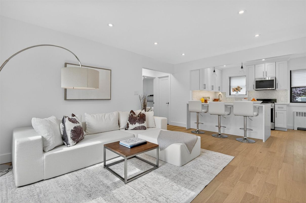 Interior, Kitchen, Living room, Pendant Lights, Recessed Lighting, Wood Texture Flooring