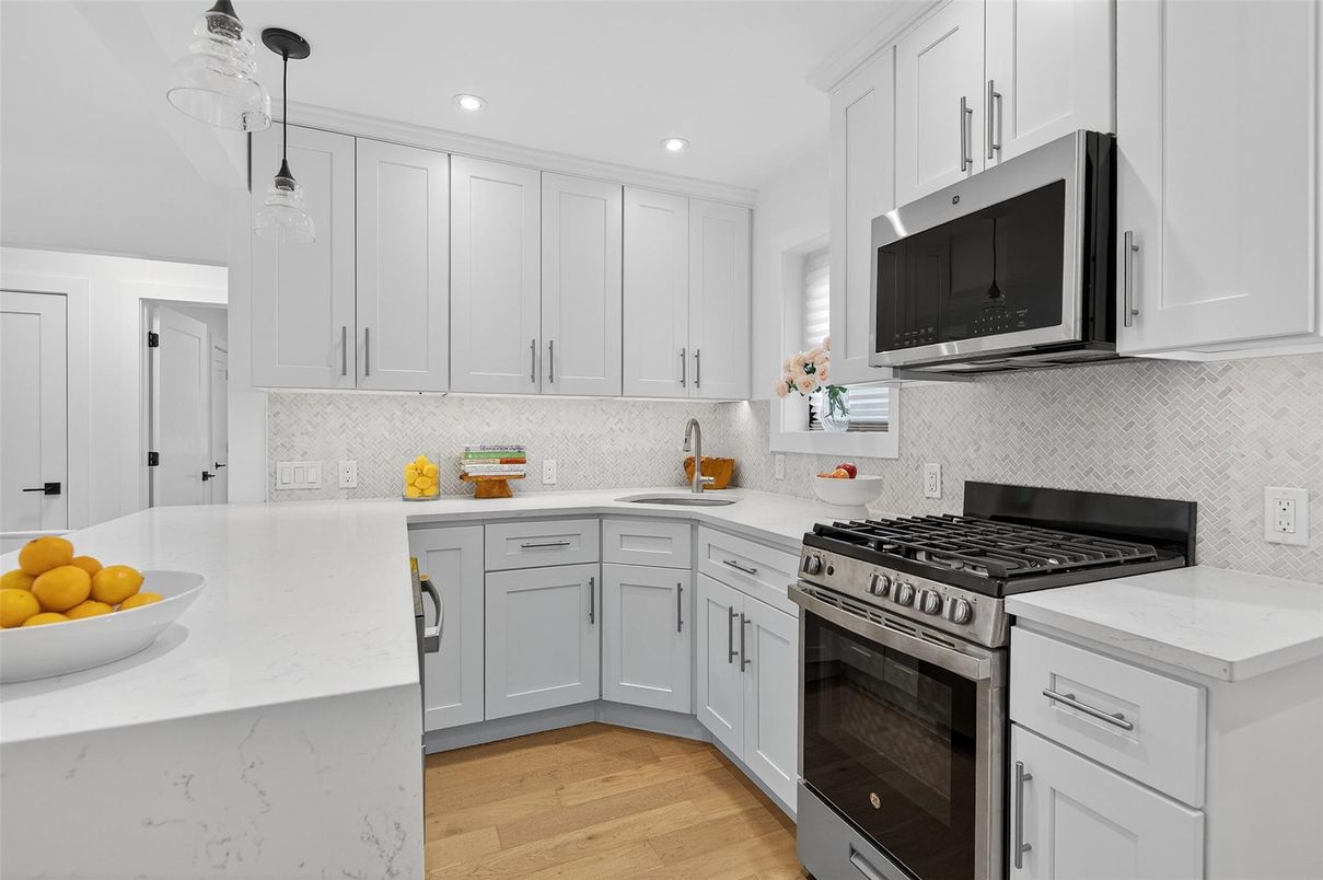 Interior, Kitchen, Pendant Lights, Recessed Lighting, Wood Texture Flooring