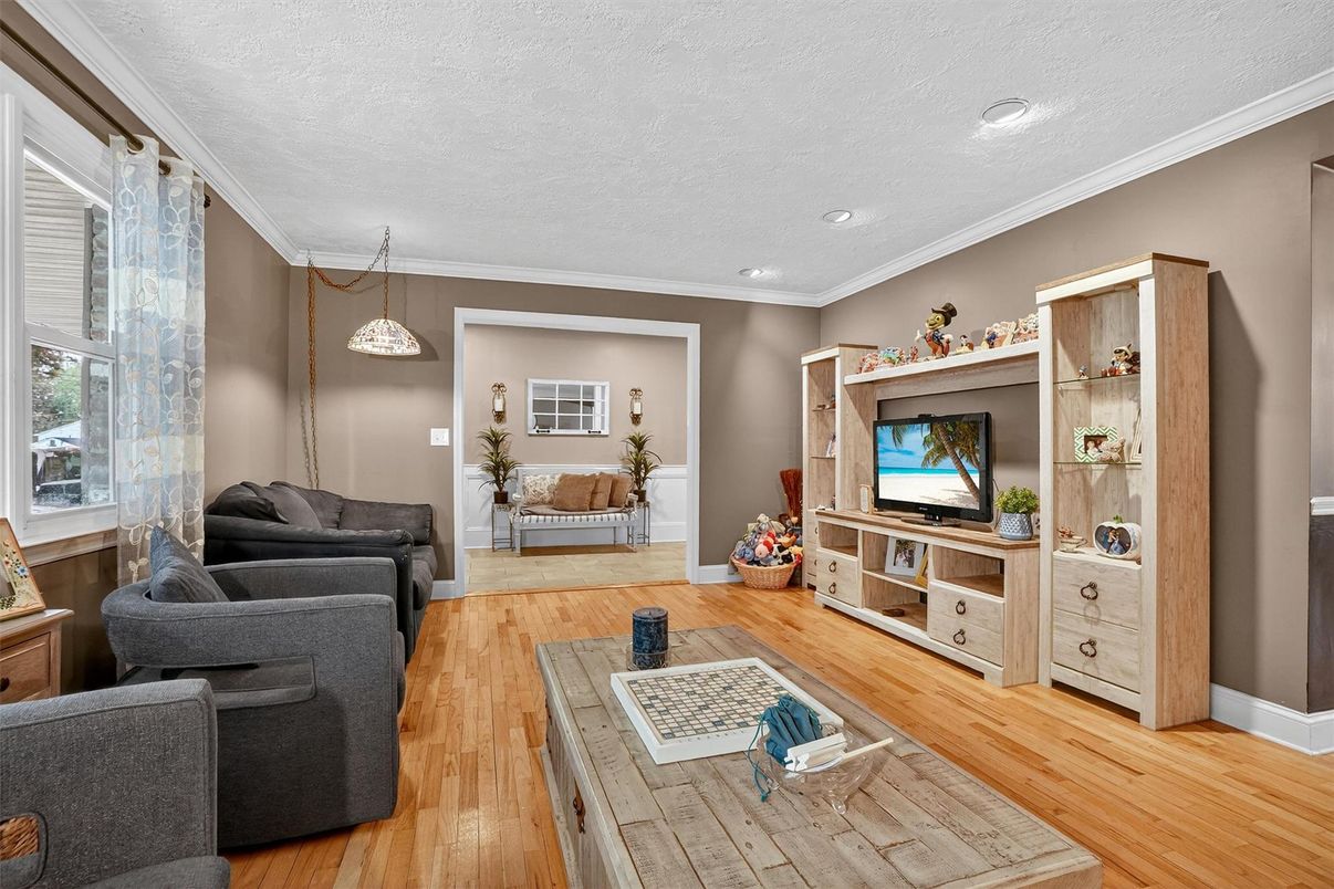 Interior, Living room, Recessed Lighting, Wood Texture Flooring