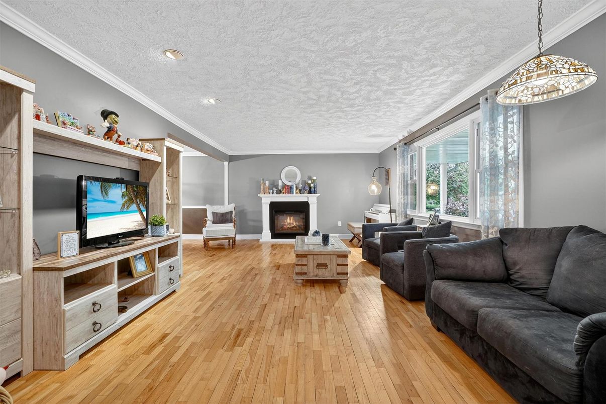 Fireplace, Interior, Living room, Pendant Lights, Recessed Lighting, Wood Texture Flooring