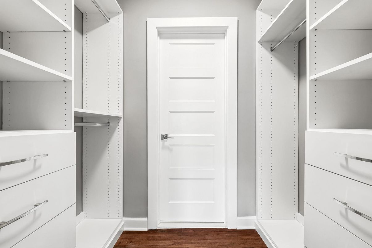 Interior, Walk-in Closets, Wood Texture Flooring