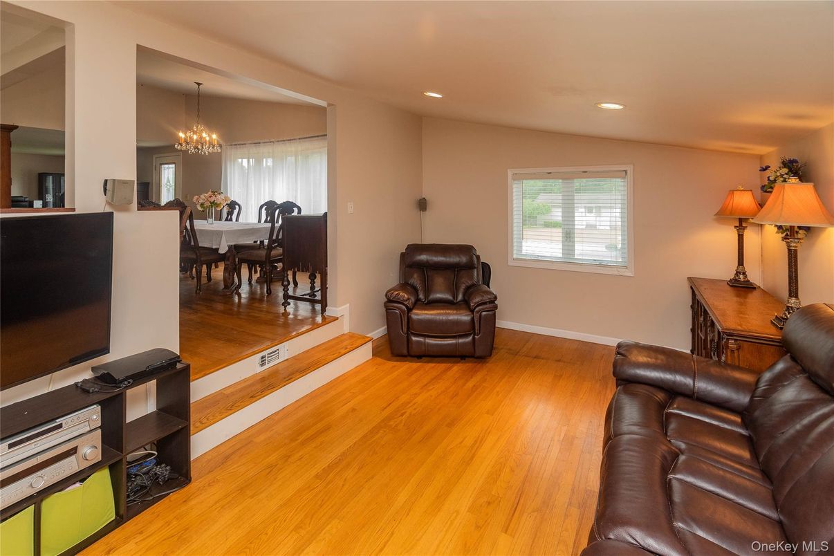 Chandelier, Dining room, Interior, Recessed Lighting, Wood Texture Flooring