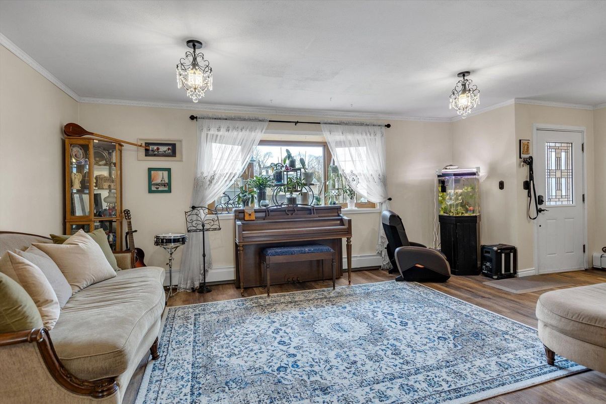 Chandelier, Interior, Piano, Wood Texture Flooring
