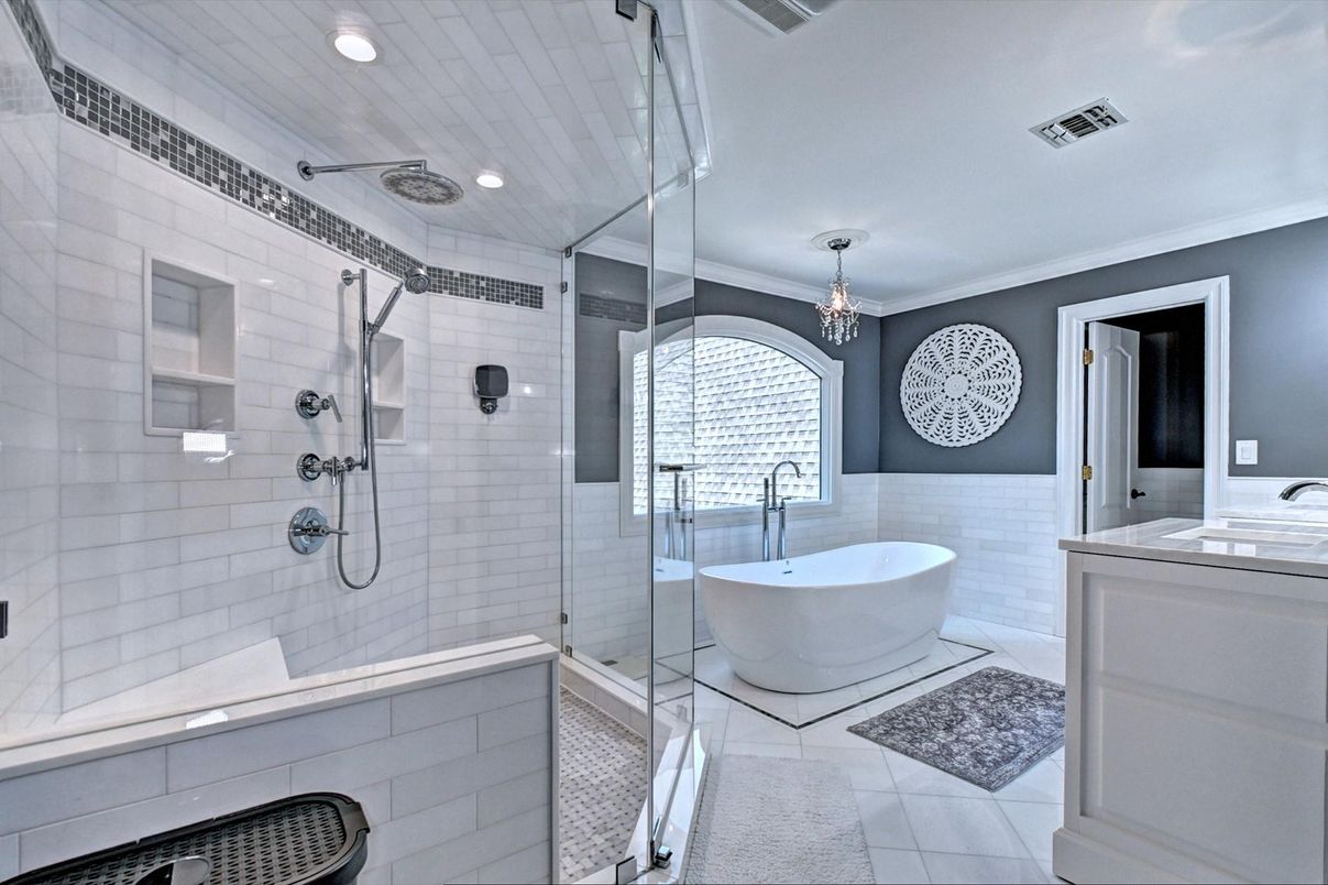 Bathroom, Chandelier, Free Standing Baths, Glass Shower, Interior, Pendant Lights, Recessed Lighting