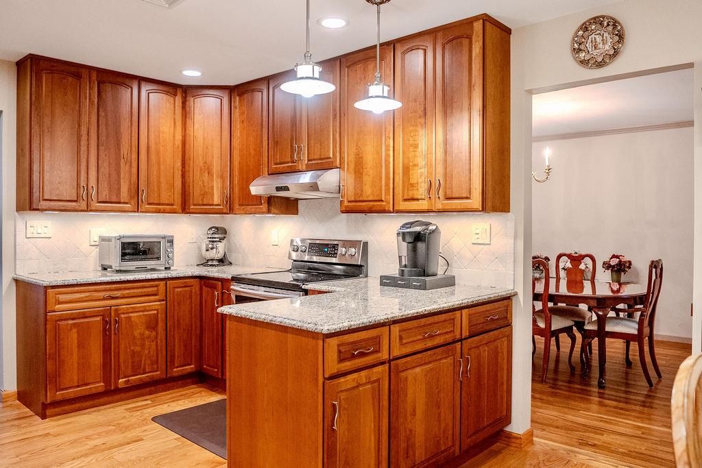 Dining room, Interior, Kitchen, Pendant Lights, Recessed Lighting, Wood Texture Flooring