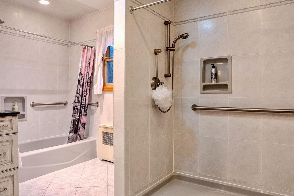 Bathroom, Interior, Recessed Lighting