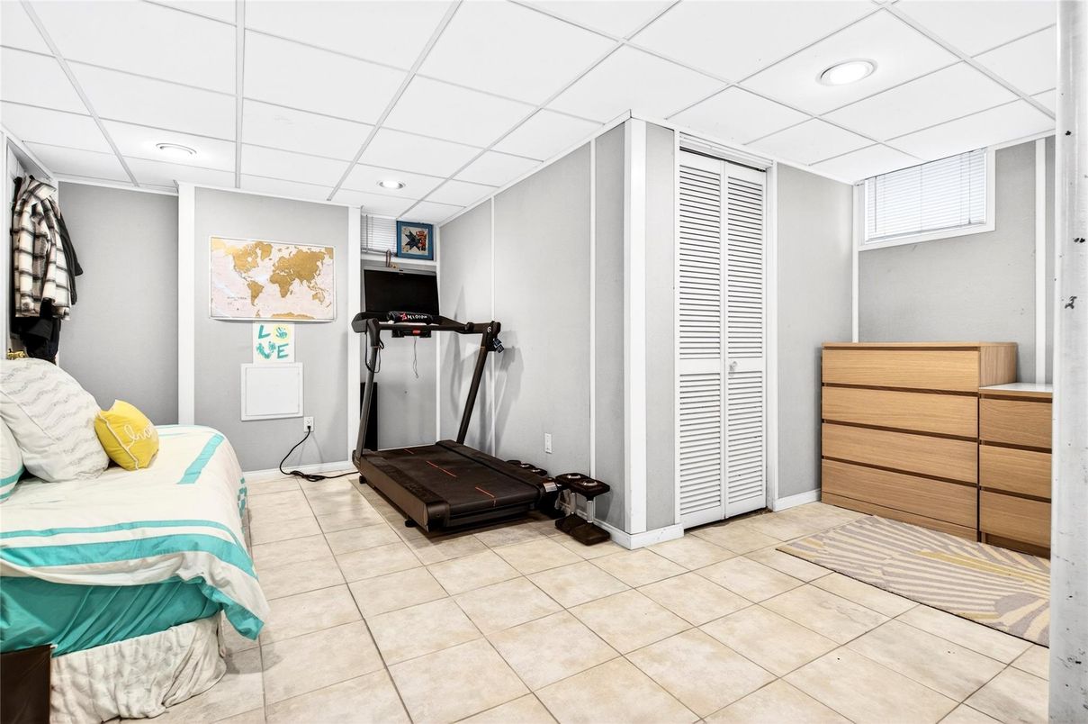 Fitness Equipment, Interior, Recessed Lighting
