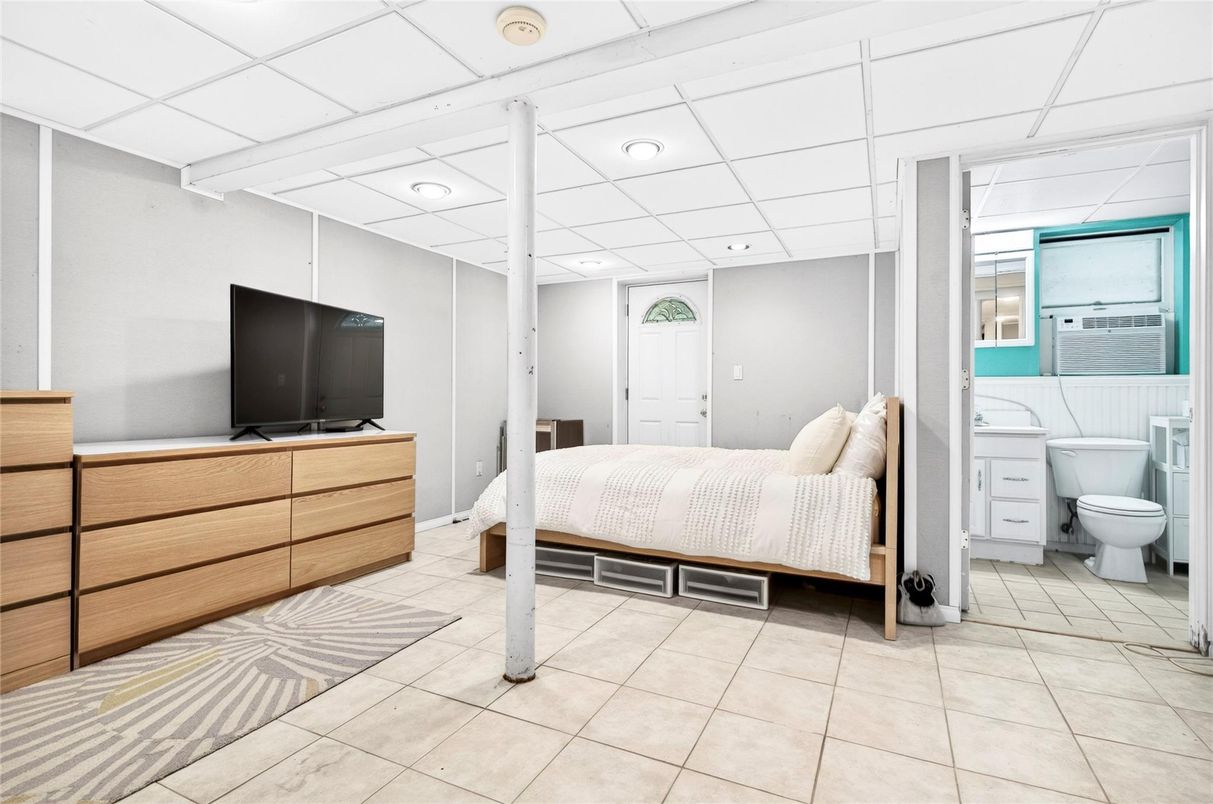 Bathroom, Bedroom, Interior, Recessed Lighting