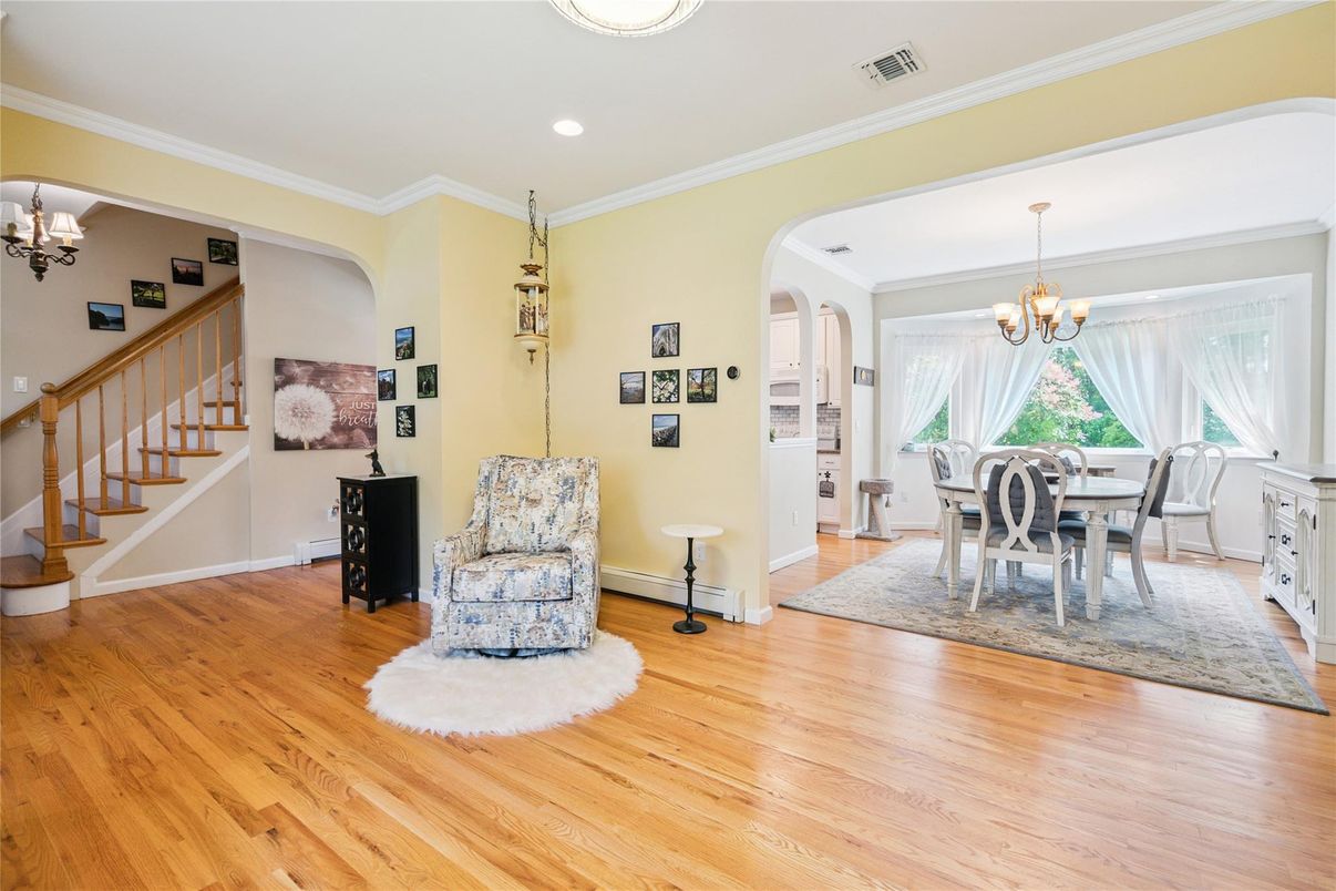 Chandelier, Dining room, Interior, Recessed Lighting, Wood Texture Flooring