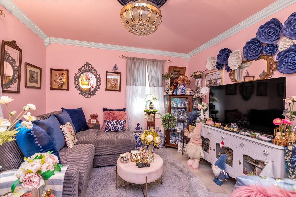 Chandelier, Interior, Living room